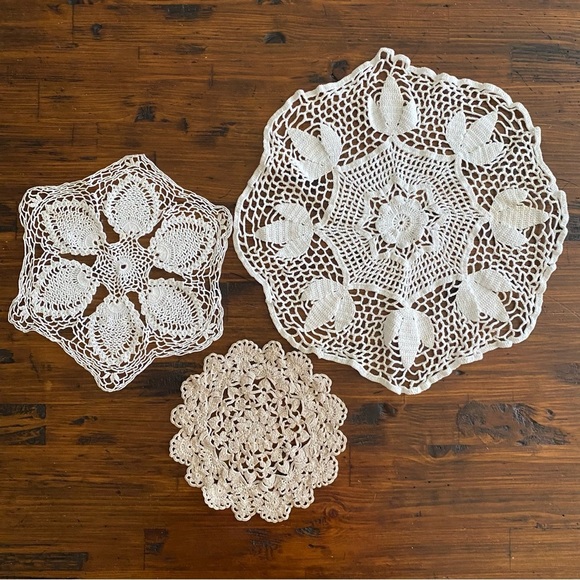 Vintage Lace Crochet Doily Cream Off White Beige Doilie Cottagecore set of 3 - Picture 1 of 13
